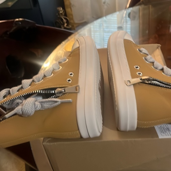 Alan Vincent size 39 New with out tag, closet, clean out sale. - Picture 8 of 12